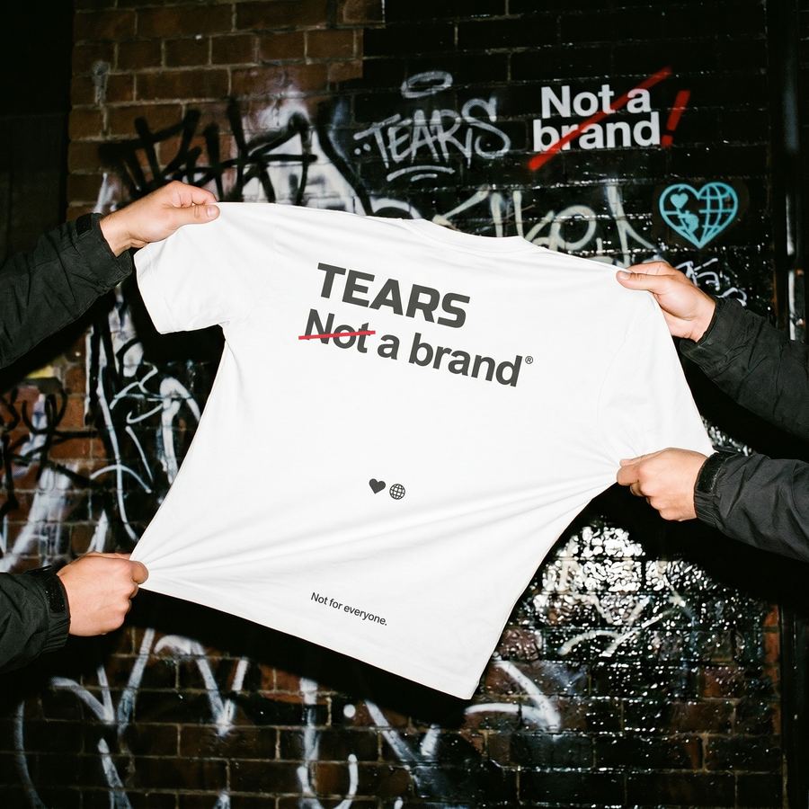 Camiseta Tears Not a brand
